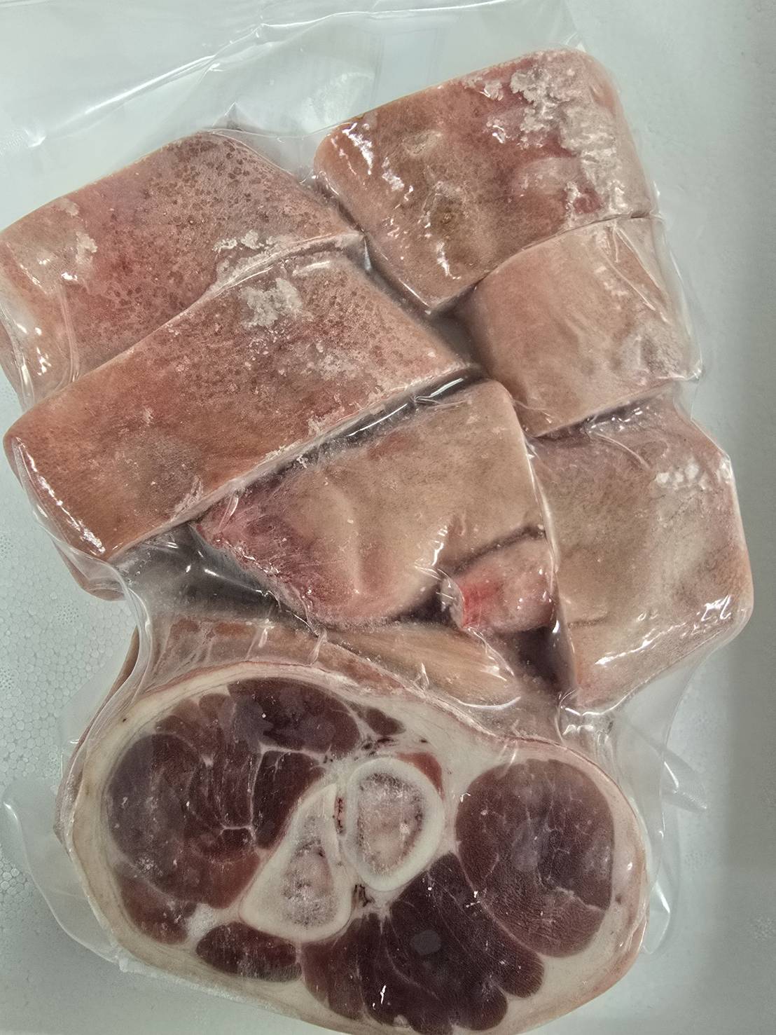 B109…냉동 장족 1.4kg…ขาหมู 1.4kg